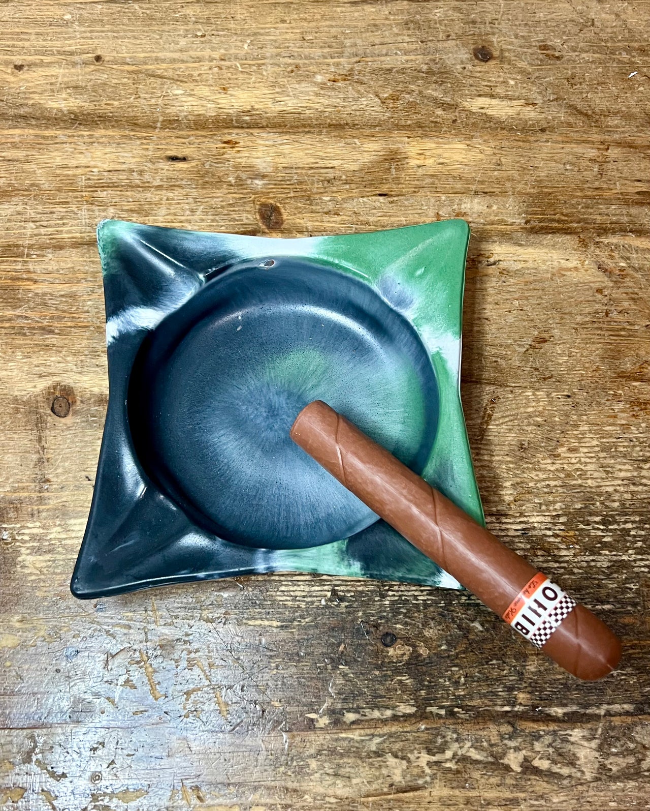 #2 Concrete Classic Cigar Ashtray - green marbled