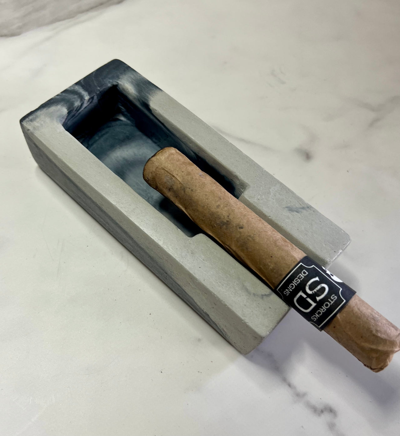 Black & White Single Cigar Ashtray