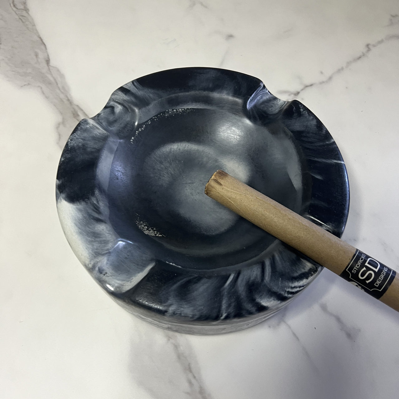 large round cuban cigar ashtray - black and white